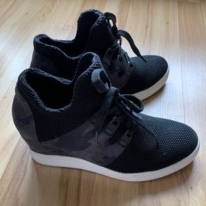 Camo wedge sneakers